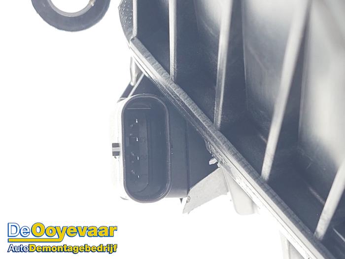 Inlaatspruitstuk van een Peugeot 208 I (CA/CC/CK/CL) 1.6 Vti 16V 2014