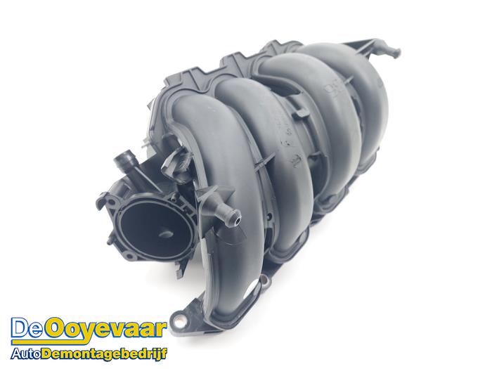 Inlaatspruitstuk van een Peugeot 208 I (CA/CC/CK/CL) 1.6 Vti 16V 2014