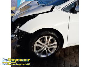 Gebruikte Spatbord links-voor Kia Pro cee'd (JDB3) 1.4i 16V CVVT Prijs € 175,00 Margeregeling aangeboden door Autodemontagebedrijf De Ooyevaar