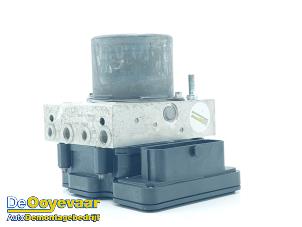 Gebruikte ABS Pomp Opel Movano 2.3 CDTi 16V FWD Prijs € 179,99 Margeregeling aangeboden door Autodemontagebedrijf De Ooyevaar