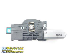 Gebruikte Schuifdak Motor Kia Niro I (DE) E-Niro 39 kWh Prijs € 59,99 Margeregeling aangeboden door Autodemontagebedrijf De Ooyevaar