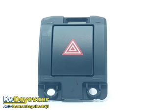 Gebruikte Alarmlicht Schakelaar Kia Niro I (DE) E-Niro 39 kWh Prijs € 15,00 Margeregeling aangeboden door Autodemontagebedrijf De Ooyevaar