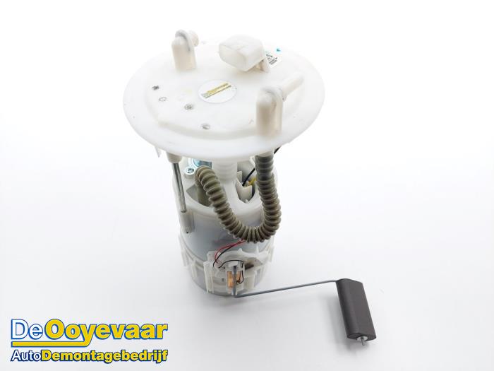 Gebruikte Tank element Pomp Dacia Lodgy (JS/SD0J) 1.2 TCE 16V Prijs € 149,99 Margeregeling aangeboden door Autodemontagebedrijf De Ooyevaar