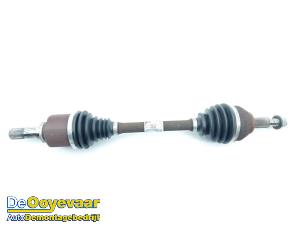 Gebruikte Aandrijfas links-voor Opel Vivaro 1.6 CDTI 95 Euro 6 Prijs € 39,99 Margeregeling aangeboden door Autodemontagebedrijf De Ooyevaar