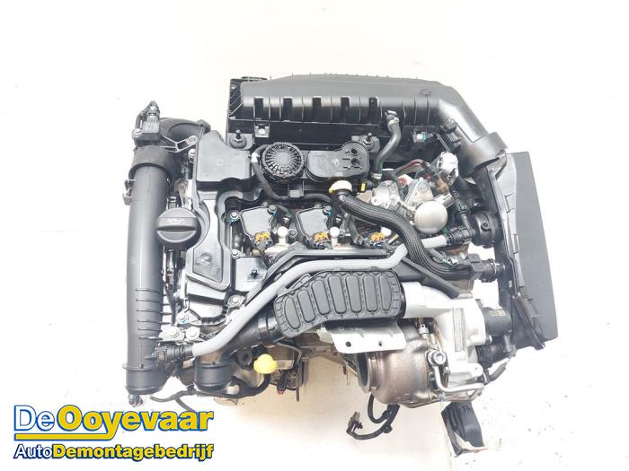 Motor van een Peugeot 3008 III 1.2 12V Hybrid 136 2024