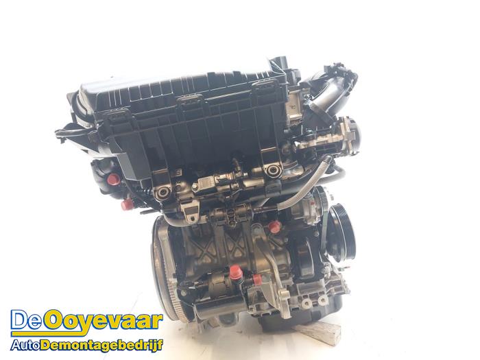 Motor van een Peugeot 3008 III 1.2 12V Hybrid 136 2024