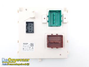 Gebruikte Computer Body Control Volvo XC40 (XZ) Single Motor Extended Range 82 kWh Prijs € 149,99 Margeregeling aangeboden door Autodemontagebedrijf De Ooyevaar