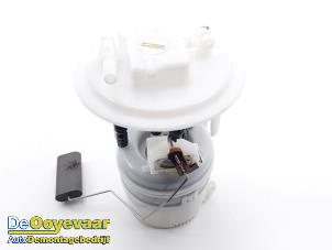 Gebruikte Tank element Pomp Peugeot 208 II (UB/UH/UP) 1.2 Vti 12V PureTech 75 Prijs € 79,99 Margeregeling aangeboden door Autodemontagebedrijf De Ooyevaar