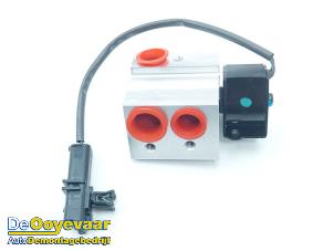 Gebruikte Expansieklep airco Renault Kangoo Express (RFK) E-Tech 44 kWh Prijs € 49,99 Margeregeling aangeboden door Autodemontagebedrijf De Ooyevaar