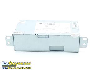 Gebruikte Multi Media Regelunit Peugeot 3008 III 1.2 12V Hybrid 136 Prijs € 499,99 Margeregeling aangeboden door Autodemontagebedrijf De Ooyevaar