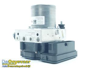 Gebruikte ABS Pomp Peugeot 3008 III 1.2 12V Hybrid 136 Prijs € 349,99 Margeregeling aangeboden door Autodemontagebedrijf De Ooyevaar