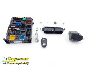 Gebruikte Kontaktslot + computer Citroen C4 X (BD/BE/BF) ë-C4 X 54 kWh Prijs € 349,99 Margeregeling aangeboden door Autodemontagebedrijf De Ooyevaar