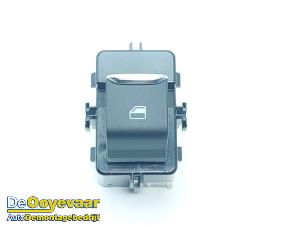 Gebruikte Schakelaar Elektrisch Raam Ford Kuga III (DFK) 2.5 PHEV 16V Prijs € 9,99 Margeregeling aangeboden door Autodemontagebedrijf De Ooyevaar