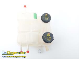 Gebruikte Expansievat Ford Kuga III (DFK) 2.5 PHEV 16V Prijs € 29,99 Margeregeling aangeboden door Autodemontagebedrijf De Ooyevaar