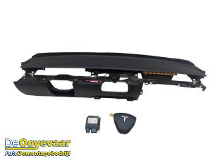Gebruikte Airbag set + dashboard Tesla Model 3 Long Range, Performance AWD Prijs € 999,99 Margeregeling aangeboden door Autodemontagebedrijf De Ooyevaar