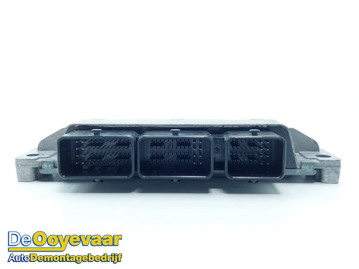 Computer Motormanagement van een Renault Kangoo Express (FW) ZE 2019