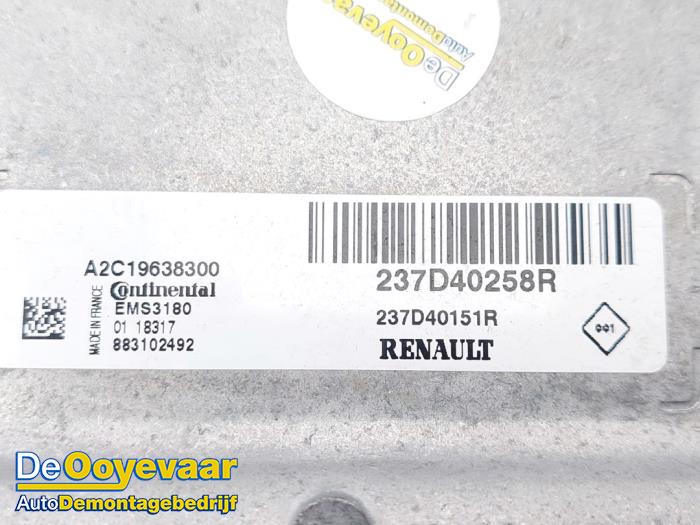 Computer Motormanagement van een Renault Kangoo Express (FW) ZE 2019