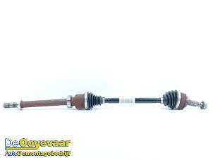 Gebruikte Aandrijfas rechts-voor Renault Kangoo Express (FW) ZE Prijs € 199,99 Margeregeling aangeboden door Autodemontagebedrijf De Ooyevaar