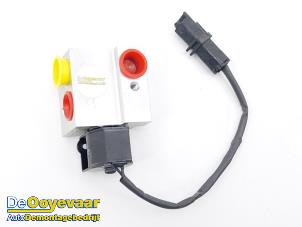 Gebruikte Expansieklep airco Renault Kangoo Express (FW) ZE Prijs € 49,99 Margeregeling aangeboden door Autodemontagebedrijf De Ooyevaar