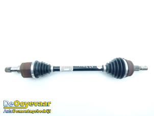 Gebruikte Aandrijfas links-voor Opel Corsa F (UB/UH/UP) 1.2 Turbo 12V 100 Prijs € 75,00 Margeregeling aangeboden door Autodemontagebedrijf De Ooyevaar