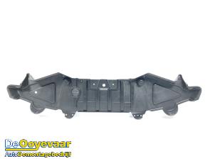 Gebruikte Bodem beschermplaat Volvo XC40 (XZ) Single Motor Extended Range 82 kWh Prijs € 75,00 Margeregeling aangeboden door Autodemontagebedrijf De Ooyevaar