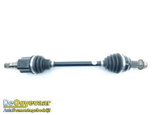 Gebruikte Aandrijfas links-voor Maserati Ghibli III 3.0 S Q4 Biturbo V6 24V Prijs € 249,99 Margeregeling aangeboden door Autodemontagebedrijf De Ooyevaar