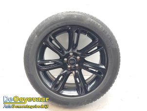 Gebruikte Velg + Band Landrover Velar Prijs € 199,99 Margeregeling aangeboden door Autodemontagebedrijf De Ooyevaar