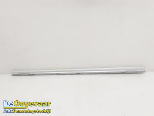 Gebruikte Zijskirt links Audi A1 (8X1/8XK) 1.2 TFSI Prijs € 75,00 Margeregeling aangeboden door Autodemontagebedrijf De Ooyevaar