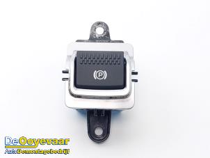 Gebruikte Schakelaar handrem Jaguar F-Pace 2.0 D 180 16V AWD Prijs € 19,99 Margeregeling aangeboden door Autodemontagebedrijf De Ooyevaar