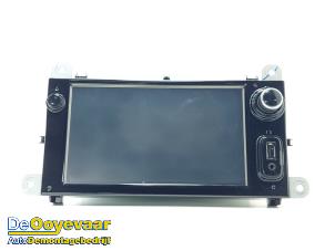 Gebruikte Display Multi Media regelunit Renault Clio IV Estate/Grandtour (7R) 0.9 Energy TCE 90 12V Prijs € 159,99 Margeregeling aangeboden door Autodemontagebedrijf De Ooyevaar