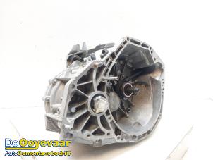 Gebruikte Versnellingsbak Dacia Duster (HS) 1.6 16V 4x4 Prijs € 849,99 Margeregeling aangeboden door Autodemontagebedrijf De Ooyevaar