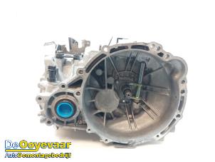 Gebruikte Versnellingsbak Kia Carens III (FG) 2.0i CVVT 16V Prijs € 249,99 Margeregeling aangeboden door Autodemontagebedrijf De Ooyevaar