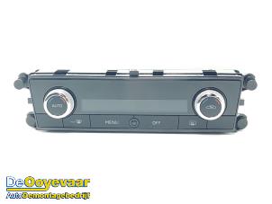 Gebruikte Chaufage Bedieningspaneel Skoda Kamiq 1.0 TSI 12V Prijs € 175,00 Margeregeling aangeboden door Autodemontagebedrijf De Ooyevaar