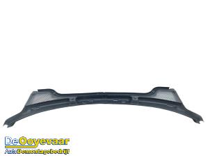 Gebruikte Paravent Skoda Kamiq 1.0 TSI 12V Prijs € 39,99 Margeregeling aangeboden door Autodemontagebedrijf De Ooyevaar