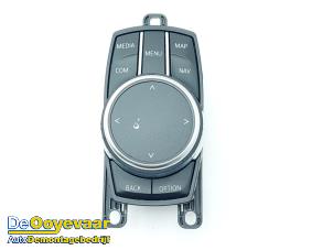 Gebruikte I-Drive knop BMW 4 serie Gran Coupe (F36) 420i 2.0 TwinPower Turbo 16V Prijs € 119,99 Margeregeling aangeboden door Autodemontagebedrijf De Ooyevaar