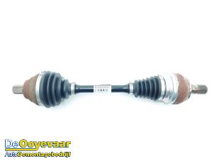 Gebruikte Aandrijfas links-voor Volkswagen Tiguan (AD1) 1.5 TSI 16V Evo BlueMotion Technology Prijs € 249,99 Margeregeling aangeboden door Autodemontagebedrijf De Ooyevaar