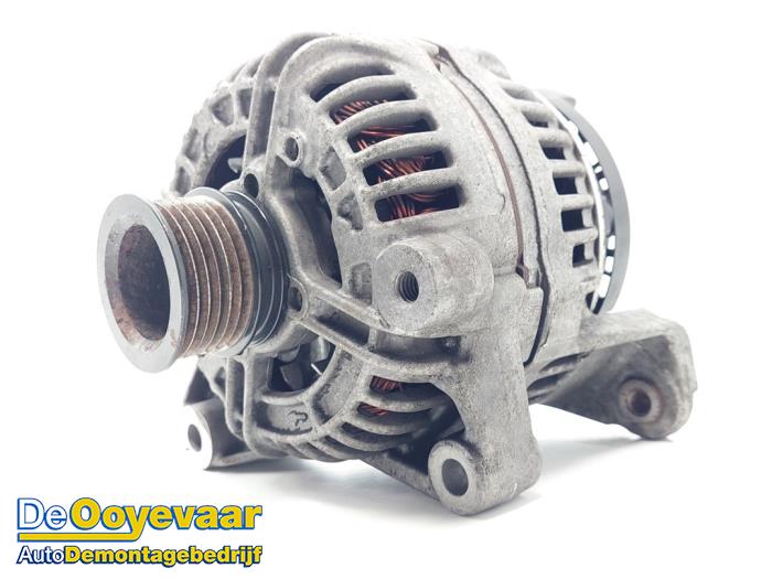 Dynamo van een BMW Z4 Roadster (E85) 2.2 24V 2005
