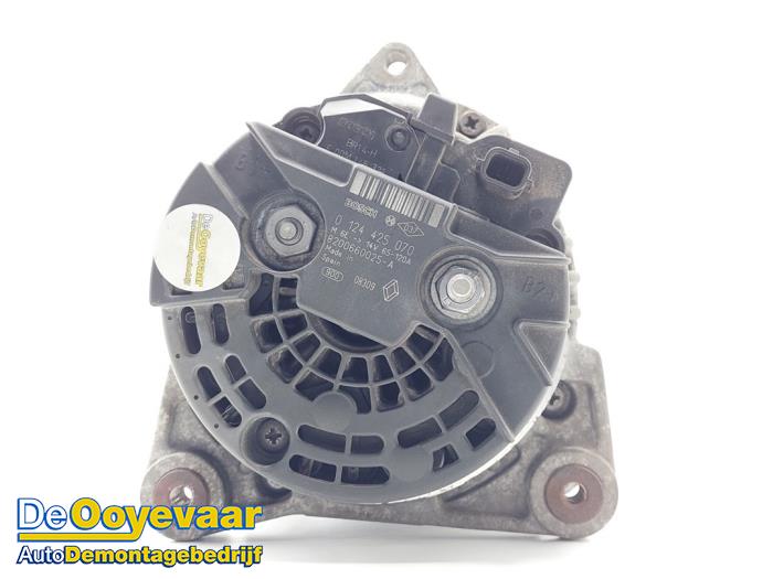 Dynamo van een Dacia Duster (HS) 1.6 16V 4x4 2011