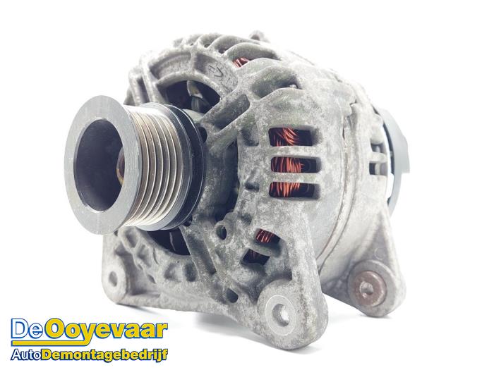 Dynamo van een Dacia Duster (HS) 1.6 16V 4x4 2011