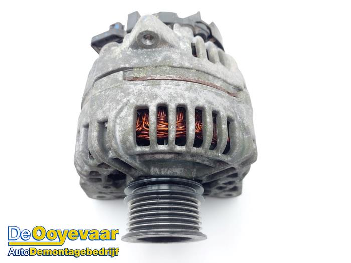 Dynamo van een Dacia Duster (HS) 1.6 16V 4x4 2011