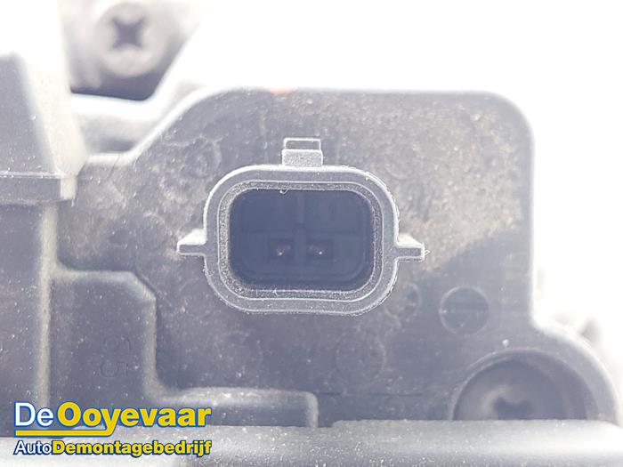 Dynamo van een Dacia Duster (HS) 1.6 16V 4x4 2011