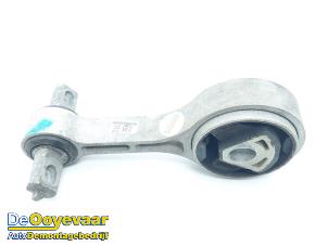 Gebruikte Versnellingsbak Steun Maserati Ghibli III 3.0 S Q4 Biturbo V6 24V Prijs € 29,99 Margeregeling aangeboden door Autodemontagebedrijf De Ooyevaar