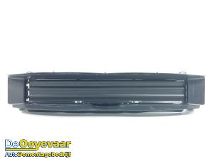 Gebruikte Luchtgeleider Audi Q8 E-tron (GEG) 50 Quattro 95 kWh Prijs € 49,99 Margeregeling aangeboden door Autodemontagebedrijf De Ooyevaar