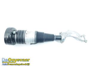 Gebruikte Mac Phersonpoot rechts-voor Audi Q8 E-tron (GEG) 50 Quattro 95 kWh Prijs € 275,00 Margeregeling aangeboden door Autodemontagebedrijf De Ooyevaar