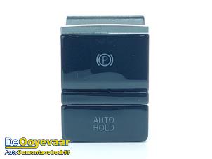 Gebruikte Handrem schakelaar Volkswagen Caddy Cargo V (SBA/SBH) 2.0 TDI BlueMotionTechnology Prijs € 9,99 Margeregeling aangeboden door Autodemontagebedrijf De Ooyevaar