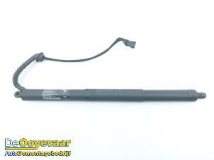 Gebruikte Achterklep motor BMW X5 (F15) xDrive 40e 2.0 Prijs € 89,99 Margeregeling aangeboden door Autodemontagebedrijf De Ooyevaar