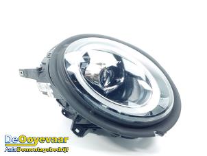 Gebruikte Rechter Koplamp Mini Mini (F56) 1.5 12V Cooper Prijs € 499,99 Margeregeling aangeboden door Autodemontagebedrijf De Ooyevaar