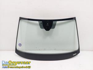 Gebruikte Ruit voor Skoda Kamiq 1.0 TSI 12V Prijs € 199,99 Margeregeling aangeboden door Autodemontagebedrijf De Ooyevaar