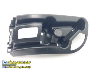 Gebruikte Bumpersteun links-achter Peugeot 2008 (UD/UK/UR/US/UX) e-2008 50 kWh Prijs € 25,00 Margeregeling aangeboden door Autodemontagebedrijf De Ooyevaar