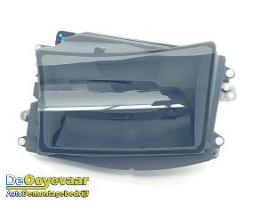 Gebruikte Head-up display Mercedes CLA (118.3) 1.3 CLA-180 Turbo 16V Prijs € 249,99 Margeregeling aangeboden door Autodemontagebedrijf De Ooyevaar